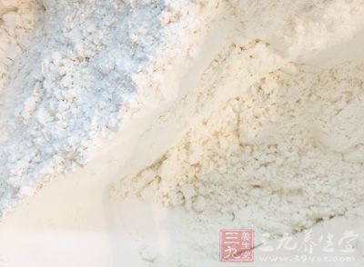 中等大小土豆2個450克,面粉300克 中等大小土豆2個450克,面粉300克