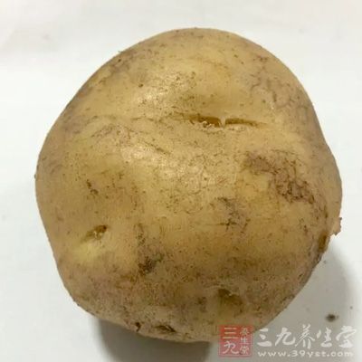 土豆一個、胡蘿卜一根、雞蛋2個、青椒、面粉鹽、胡椒粉、雞精 土豆一個、胡蘿卜一根、雞蛋2個、青椒、面粉鹽、胡椒粉、雞精