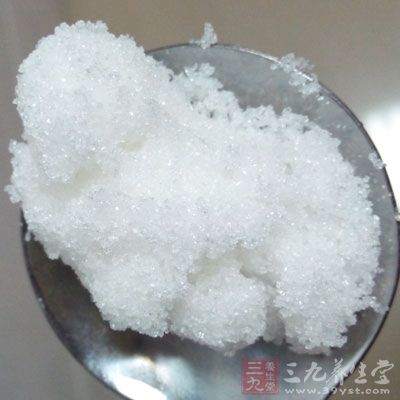 將高筋面粉、低筋面粉、酵母、鹽、糖、水混合揉成面團