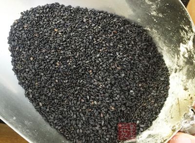 水麥芽100g、細砂糖200g、鹽1g、水100g、芝麻300g、奶油20g