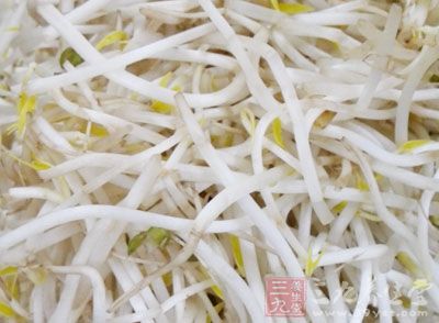 豆芽100克,豬血250克,姜,蔥,油,鹽適量 豆芽100克,豬血250克,姜,蔥,油,鹽適量