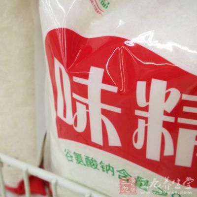 焖子、彩椒碎、生抽、醋、白糖、鹽、味精、香油 焖子、彩椒碎、生抽、醋、白糖、鹽、味精、香油