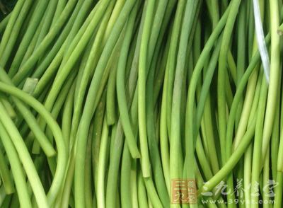 焖子300克,蒜苗100克,老抽1茶匙,生抽1茶匙,鹽少許 焖子300克,蒜苗100克,老抽1茶匙,生抽1茶匙,鹽少許