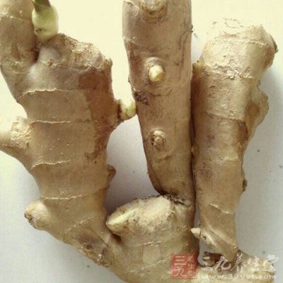 花甲500克，小蔥五根，姜一塊