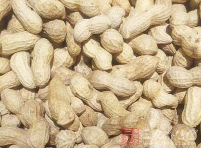 無皮花生700克、椰絲350克、奶粉150克、棉花糖大約40-50粒