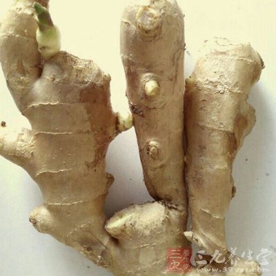 五花肉、生姜、蒜苗、豌豆豆粉、鹽、白糖、雞蛋、花椒面 五花肉、生姜、蒜苗、豌豆豆粉、鹽、白糖、雞蛋、花椒面