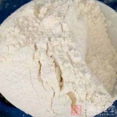 面粉,鹽,醬油,雞精,豬肉,姜,料酒 面粉,鹽,醬油,雞精,豬肉,姜,料酒