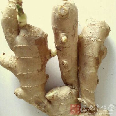 豬展肉200克、粉腸100克、鮮蟲草花80克、生姜3片相 豬展肉200克、粉腸100克、鮮蟲草花80克、生姜3片相