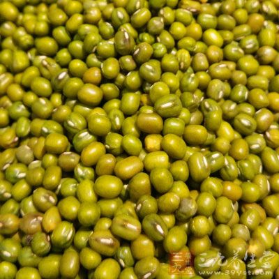 雜排或仔排，綠豆，大米，青菜，生姜，蔥結，鹽，雞精