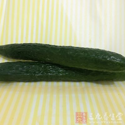 豬裡脊肉200克,冬筍20克,木耳(水發)15克,黃瓜25克 豬裡脊肉200克,冬筍20克,木耳(水發)15克,黃瓜25克