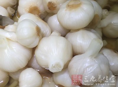 雞骨1000克,蝦米200克,蒜頭100克,紅蔥頭100克 雞骨1000克,蝦米200克,蒜頭100克,紅蔥頭100克