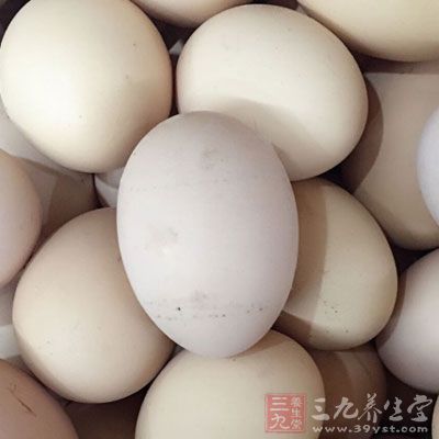 雞蛋2個，中筋面粉1/2杯，鹽2/3茶匙