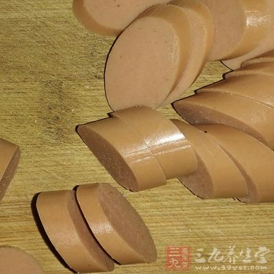 白菜心500克,水發玉蘭片25克,熟火腿75克 白菜心500克,水發玉蘭片25克,熟火腿75克