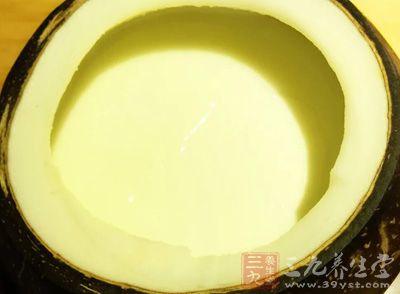 全脂牛奶200ML、煉乳兩小勺、雞蛋兩個