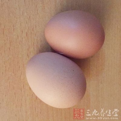 雞蛋兩只，水牛奶250毫升