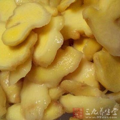鲫魚1~2條，糯米30~45克，姜片適量