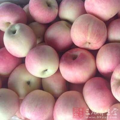 蘋果2個，粳米150克，白糖適量