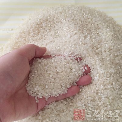 韭菜、鮮蝦、大米適量