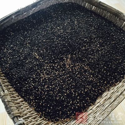250克花生、15克黑芝麻、15克白芝麻、100克白糖 250克花生、15克黑芝麻、15克白芝麻、100克白糖