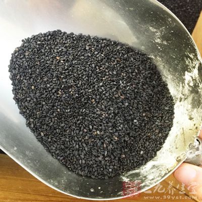 黑芝麻100克，核桃100克，蜂蜜200克