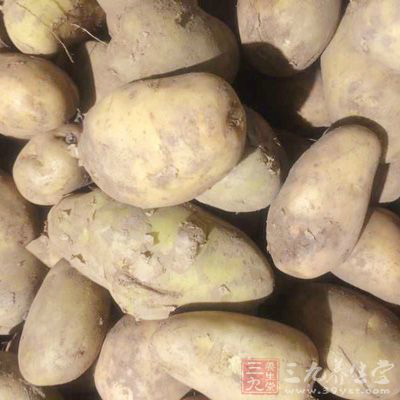 土豆300克，培根50克