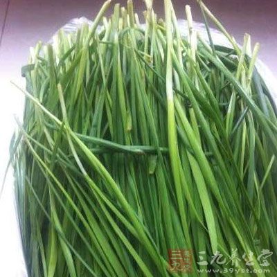 韭菜洗淨，切成一厘米長的段