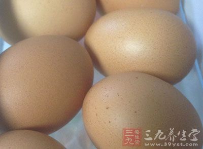 剩飯1碗、雞蛋1個，蔥