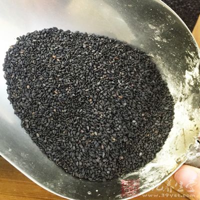 面粉300克，芝麻醬100克，芝麻100克