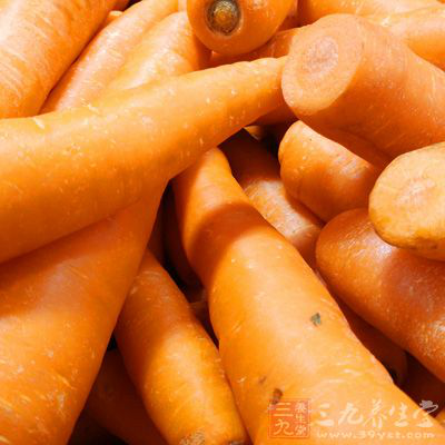 粉葛半斤,胡蘿卜1根,甜玉米1只,豬腱肉半斤,水1200毫升 粉葛半斤,胡蘿卜1根,甜玉米1只,豬腱肉半斤,水1200毫升
