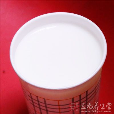 咖啡豆30克，牛奶適量