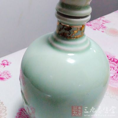 豬肉頭1000克，粗砂糖1000G，高度白酒60克