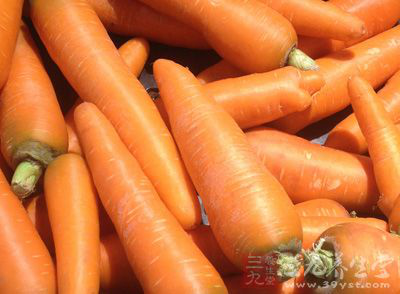 芹菜，胡蘿卜，肉末，中筋面粉250克