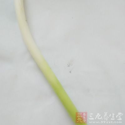 羊肉600公克,蔥2支,姜片5片 羊肉600公克,蔥2支,姜片5片