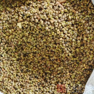 羊腩1000克、花椒10克、桂皮2段、草果3顆 羊腩1000克、花椒10克、桂皮2段、草果3顆