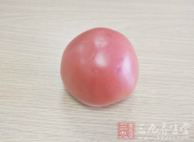 面粉150克,西紅柿1個,胡蘿卜半個,菠菜1棵 面粉150克,西紅柿1個,胡蘿卜半個,菠菜1棵
