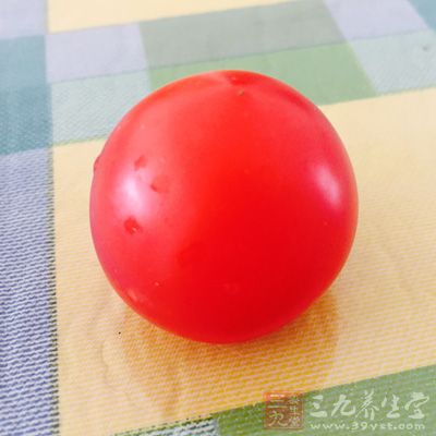 牛尾1條，蕃茄半個，香吉士2個