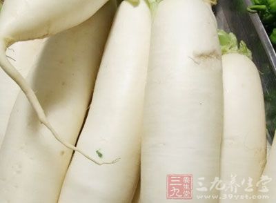 放入蘿卜繼續焖煮1小時，加鹽、味精，撒點蔥花即可