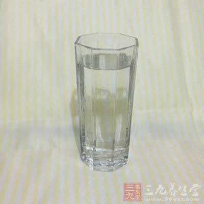 有機紅糖500g、淡奶油1000g、水150g