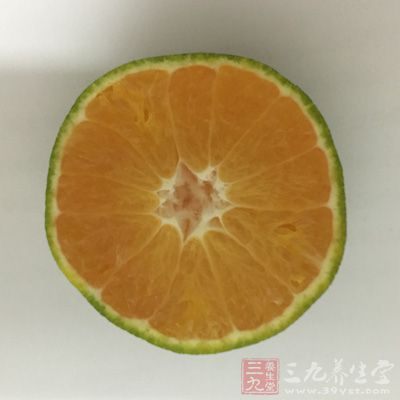 新鮮檸檬1只，水鴨四分之一只，九江雙蒸酒300ml，白糖