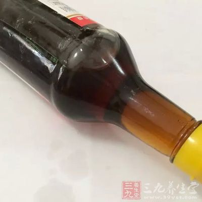 老姜泥300g、紅糖225g、麥芽糖300g、麻油75g、糙米糠適量 老姜泥300g、紅糖225g、麥芽糖300g、麻油75g、糙米糠適量