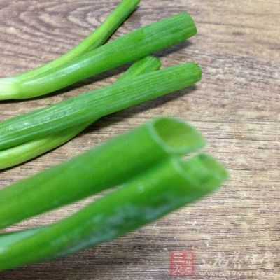 豬肉400克,雞肉100克,蔥10克,姜10克 豬肉400克,雞肉100克,蔥10克,姜10克