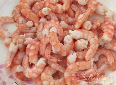 蝦仁60公克，小黃瓜80公克