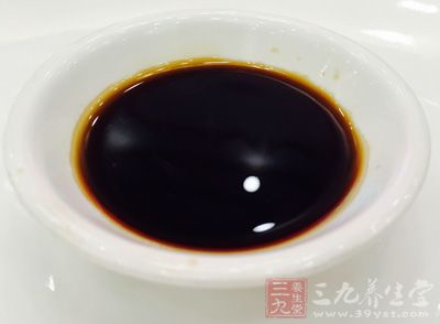 饸饹250g，生抽1勺，鹽適量，醋1勺
