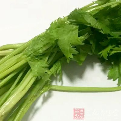 芹菜300、面粉500、自己喜歡的蔬菜適量