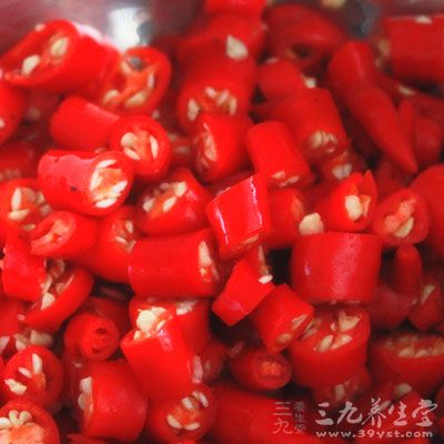 雞雜碎，泡椒，泡姜，蔥，油，老抽，料酒