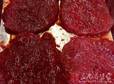 牦牛肉800克(或牛腿肉),辣椒粉30克 牦牛肉800克(或牛腿肉),辣椒粉30克
