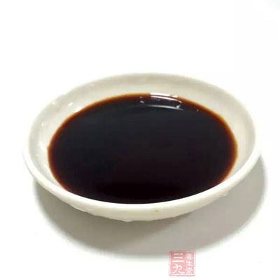 加入少許香油、花椒油(或花椒面)、油辣子、醋