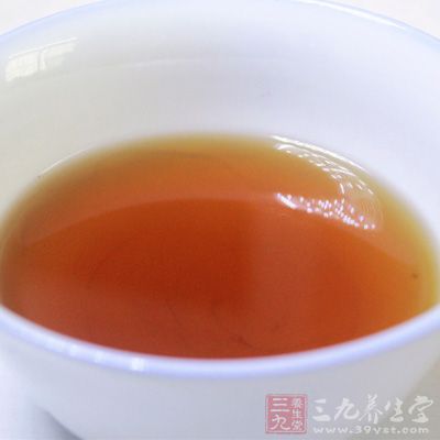 加入一些適量的開水來稀釋融化紅糖