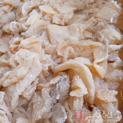 海蜇、香菜、雞精、老抽、糖、麻油