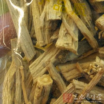 排骨(或雞肉)500克、玉竹25克、黨參4根、枸杞40粒